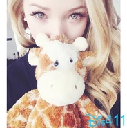 Dove-cameron-jan-15-2014-flying.jpg (71 KB)
