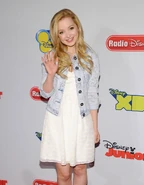 DOVE-CAMERON-at-Disney-Channel-Kids-Upfront-2013-in-New-York-3.jpg (110 KB)