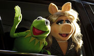 kermit the frog with miss piggy.