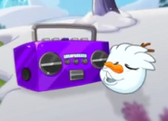 Un Puffle de Nieve en el video de En Verano