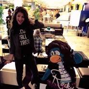 Zendaya coleman con la pose de su pinguina { Rocky }