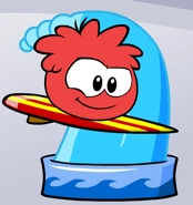 Un Puffle Rojo bañandose.