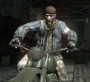 Reznov en moto.