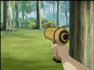 Jim che conosce il segreto, con una pistola laser.