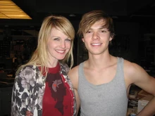 Morris and Halliday on this episodes behind the scene. This was also Halliday's very first TV appearance.