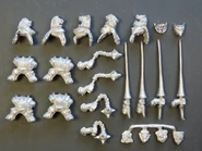 5 heads, 2 separate visors, 4 bodies, 2x2 different flail arms, 2x2 different lance arms and 4 boar themed shields