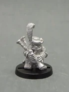 WKD-10 Dwarf Zweihänder Musician based front.jpg (32 KB) Bagpiper, based front