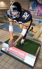 Statue of Harris making the "Immaculate Reception" at Pittsburgh International Airport