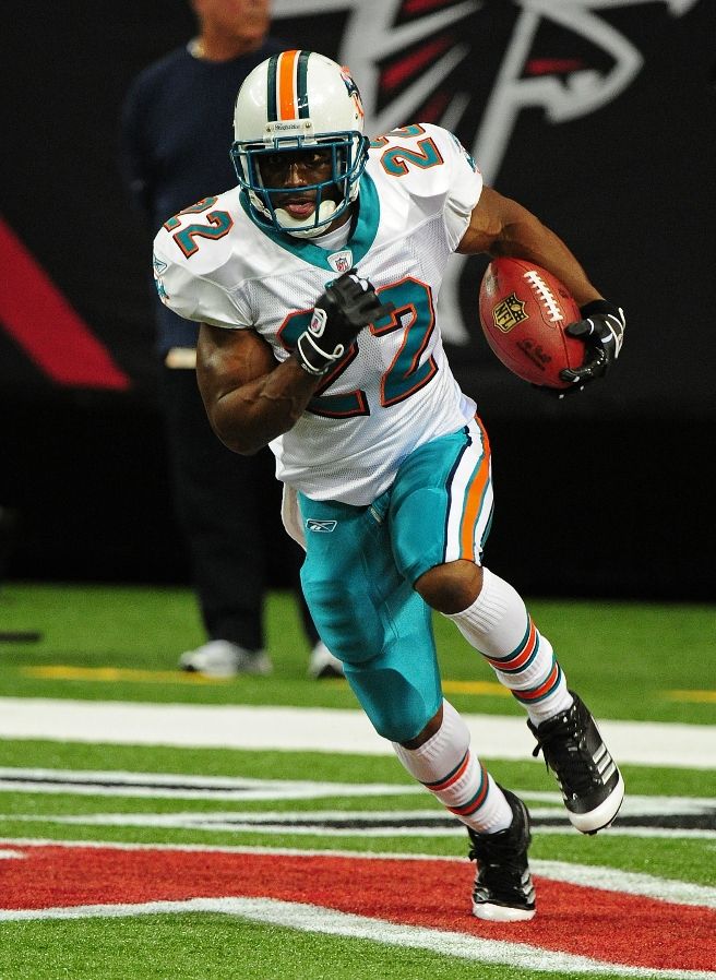 Reggie Bush's big day leads Dolphins past Bills