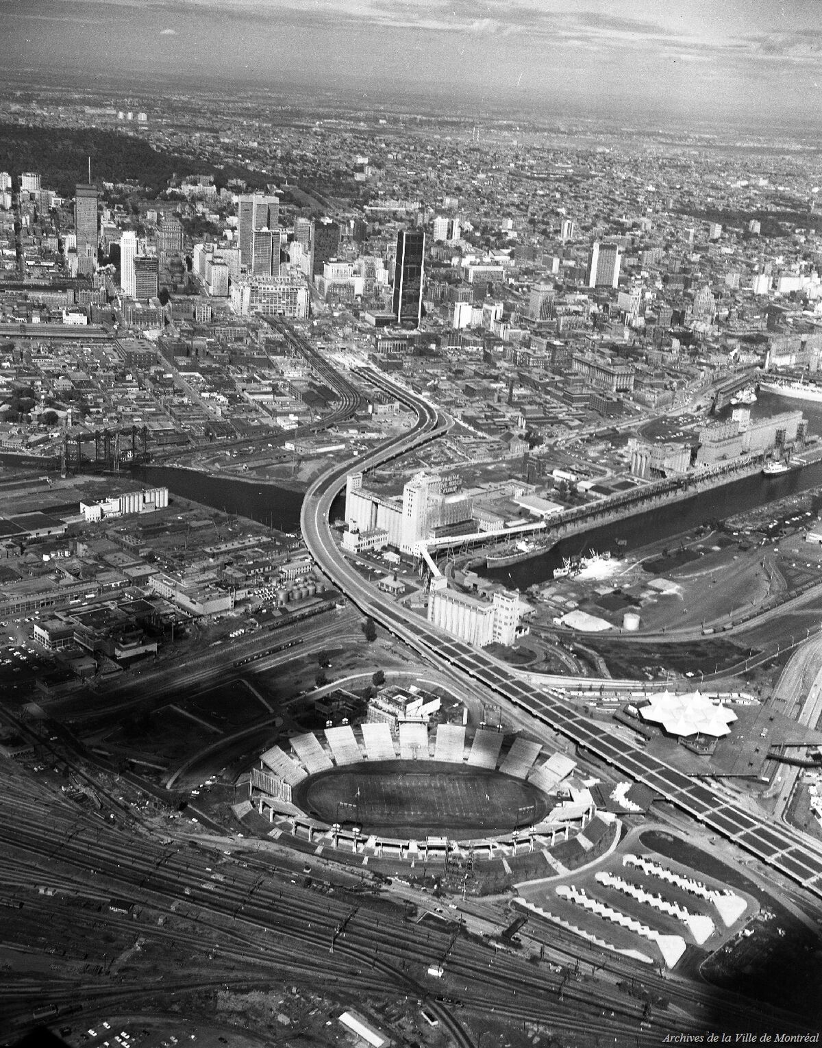 Olympic Stadium (Montreal) - Wikipedia