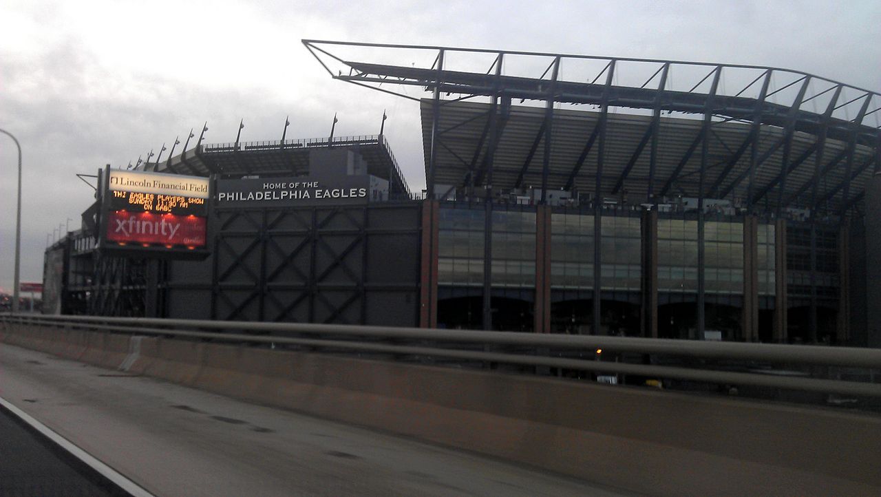 Philadelphia Eagles Light Lincoln Financial Field Green in Honor