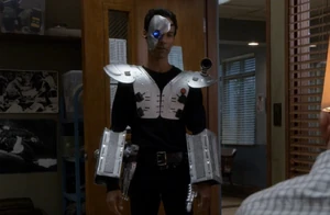 S05E07-Abed kickpuncher closeup