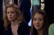 S05E01-Annie and Britta watching laptop