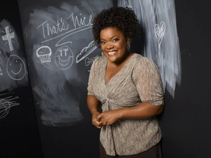 Yvette-Nicole-Brown-as-Shirley-community-15622809-600-449