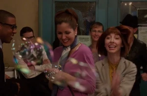 S04E08-Kat chasing bubbles