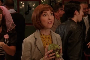 S04E08-Kat with artichoke