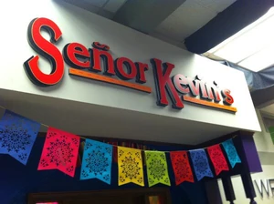 Senor Kevin's entrance