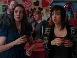 2x15-Claire Annie not kissing