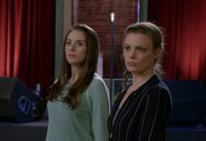 S06E06-Annie and Britta leaked emails