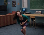 2x1 Annie hurts hand.jpg (218 KB)