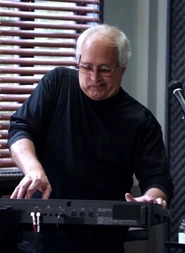 Pierce keyboardist.jpg (139 KB) Pierce HawthorneEx-keyboardistWhen Pierce tried to straighten things out between Vaughn and Britta he was asked to join the band. He played keyboard and helped co-write "Gettin' Rid of Britta". He was later kicked out after a disagreement with Vaughn. Portrayed byChevy Chase.