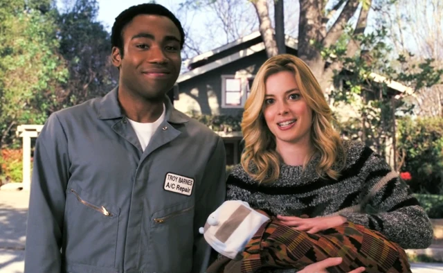 4X13 Troy and Britta