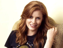Amy Adams é Lois Lane