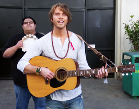 Vaughn serenades Annie.png