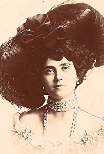 Evelyn Selbie