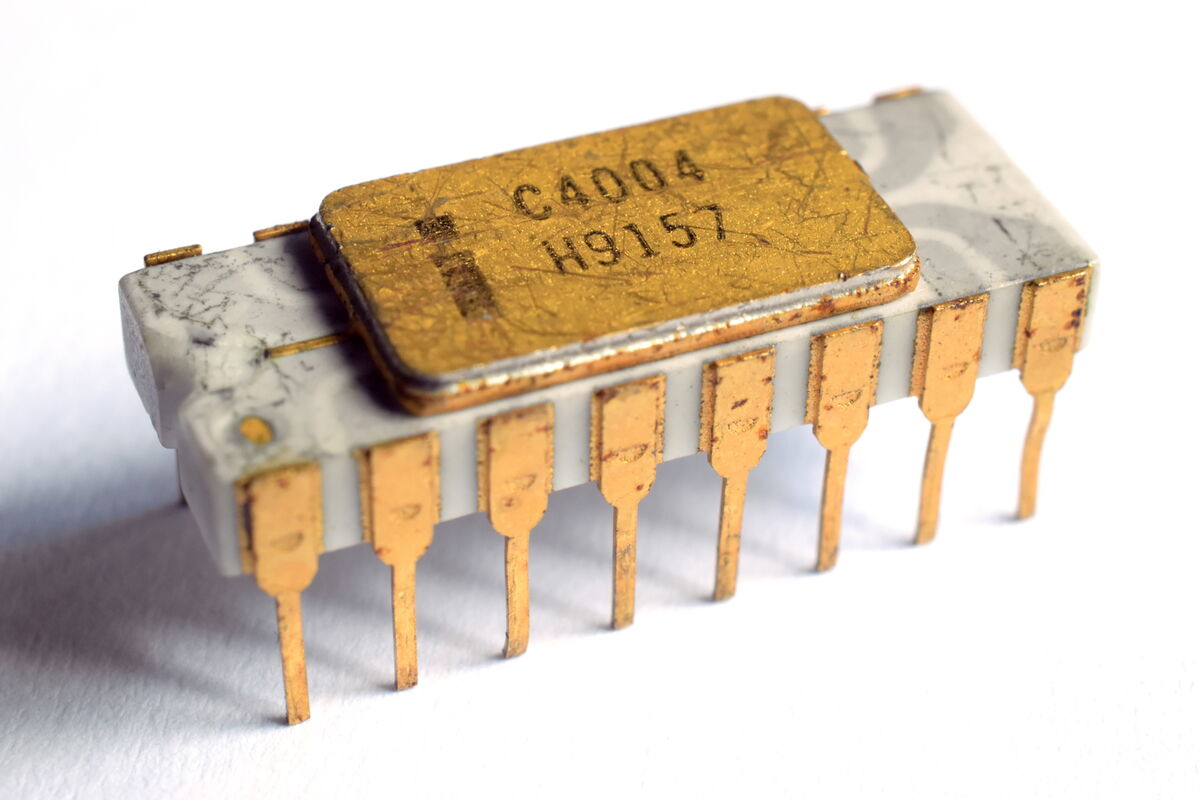 Which Electronic Components are Used in Fourth Generation Computers: Key Innovations Revealed