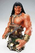 Conan the murderer-This is the figure is painted as painted by the manufacturer.) One of the strongest (in every sense Conan! The Cimmerian is seething dynamo of savagery and power. No restrictions by the conventions of society, the imagination the author Robert E. Howard, locked in mortal combat with the inhabitants of its exceptional world. Sculptor Jeffery Scott, known for his long tenure at Gentle Giant Studios, has captured the true essence of Conan. Exacting in its detail, this piece brings forward a sculptural interpretation of Conan the murderer. The renowned sculptor Jeffery Scott, formerly of the Gentle Giant Studios, is the author of this bust Conan the Barbarian based on the brainchild of writer Robert E. Howard. The bust measures approximately 17.8 cm high and corresponds to a limited edition. Manufactured by Dark Horse. Format: 18 cm high, in a luxury box in full color, limited edition. Weight: 0.75 kg Manufacturer: Dark Horse