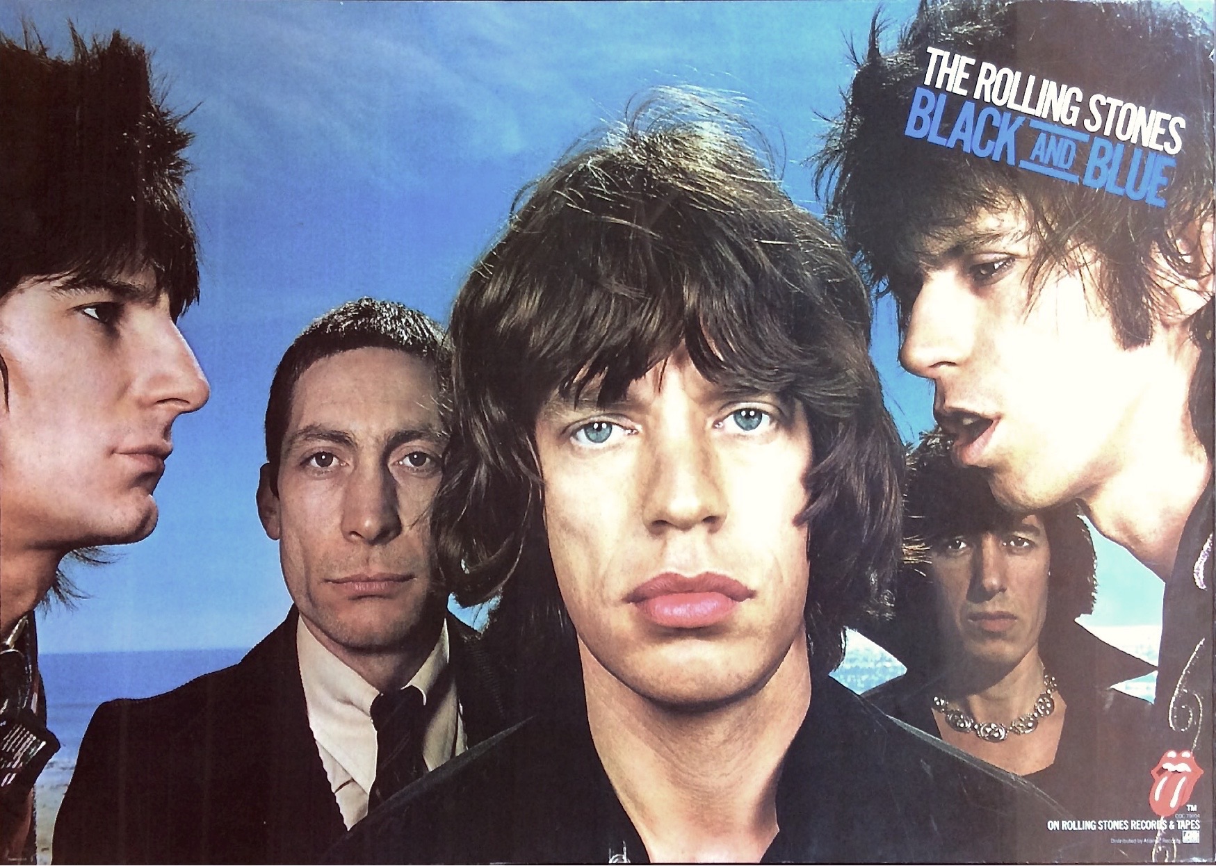 Rolling stones перевод. The Rolling Stones Black and Blue 1976. Rolling Stones 1974. Роллинг стоунз - Black. Rolling Stones 1990.