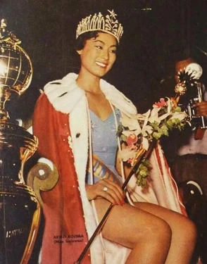 Miss Japón y Miss Universe 1959 Akiko Kojima.
