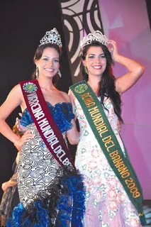 Dalia Fernández Virreina junto a la Reina Mundial del Banano Josephine Karam León.