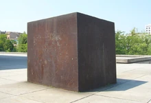 Serra, Block for Charly Chaplin, Stahl, 1978, Berlin.jpg (101 kio) Bloc pour Charlie Chaplin, Berlin