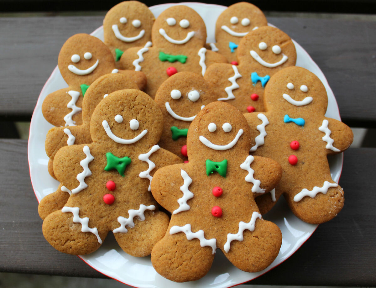 Family is Cooking Gingerbread cookies