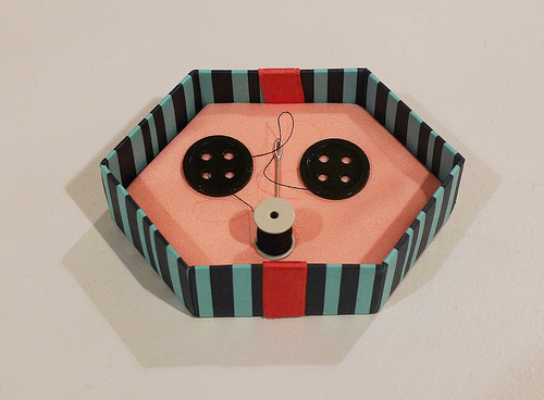 coraline book button eyes