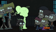 Left-In-The-Dark-screenshot-(Glowing-Luan)