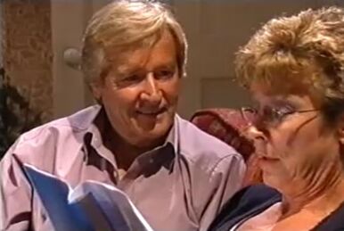 Classic Coronation Street - Joe Carter's First Appearance (26th May 2002*  Original Date) 