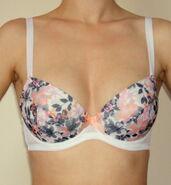 A pretty floral 30D bra.