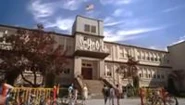 Die Dimmsdale Elementary School im Realfilm "Werd erwachsen Timmy Turner!"