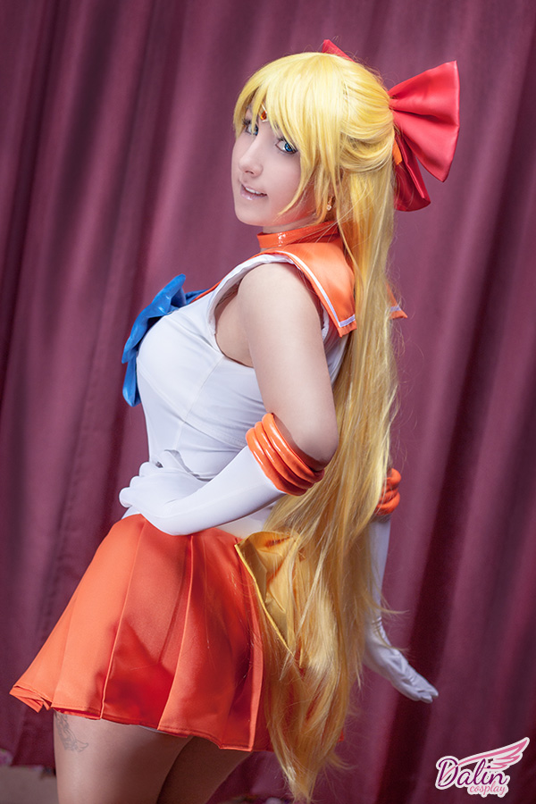 Cute Sailor Venus Cosplay