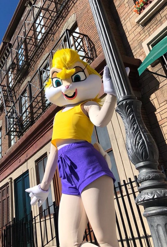 Lola sale bunny costume