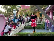 °o°_Nobody_dance_like_Minnie_Mouse_!_-_Disneyland_2019