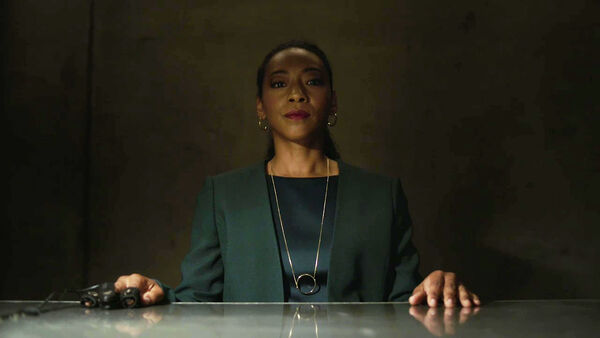 Betty-Gabriel-as-Naya-Temple-final-interview--Counterpart-STARZ-Season-2-Episode-01-inside-out