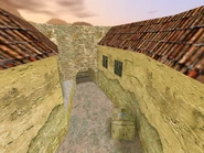 Праворуч нету закритого двору, а зліва не варто труба