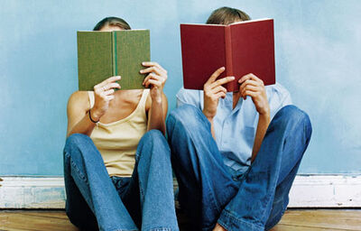 Couple-reading-books