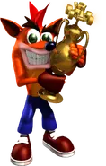 Crash sosteniendo un trofeo en Crash Team Racing.