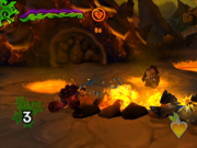 Crash lutando com as Tartarugas Titans Atras da Madereira