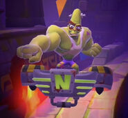 Dr N. Brio (transformado em Hulk) em Crash Bandicoot: On The Run